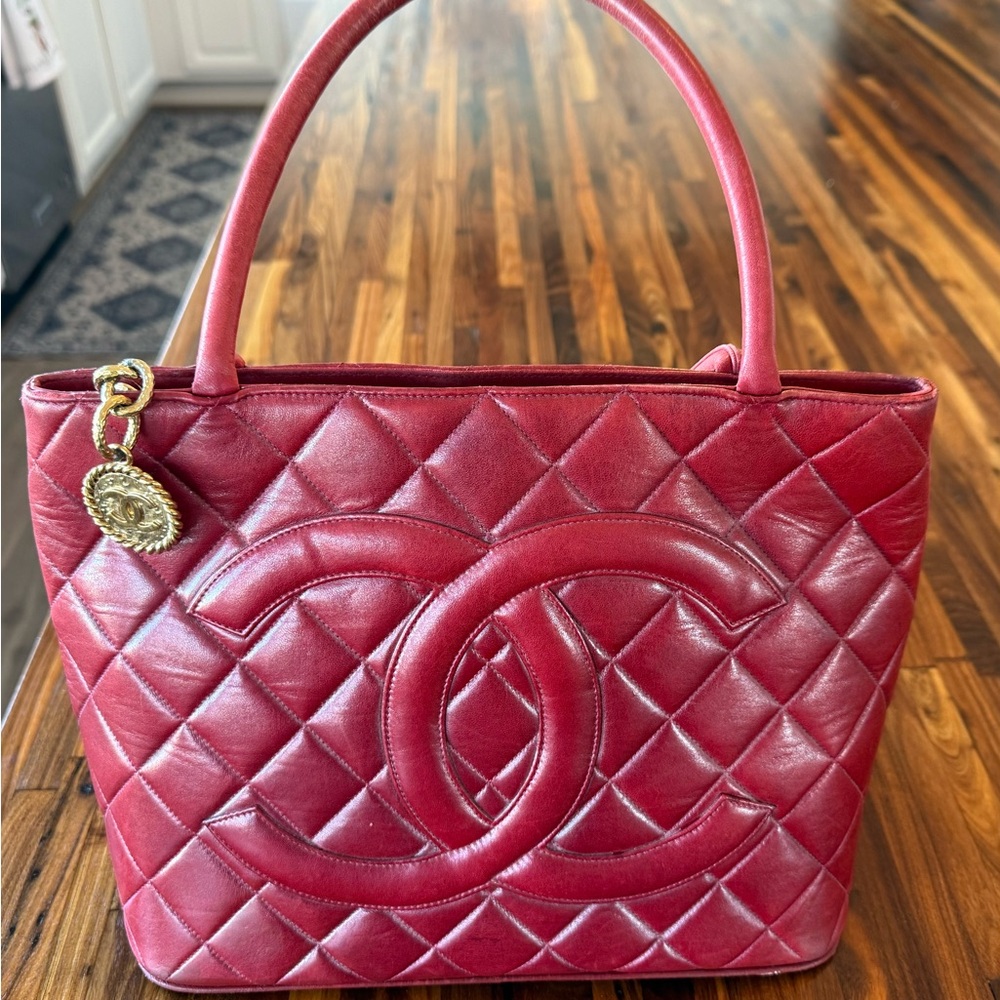 Chanel Vintage Medallion Tote Red Lambskin Gold Hardware 6-Series